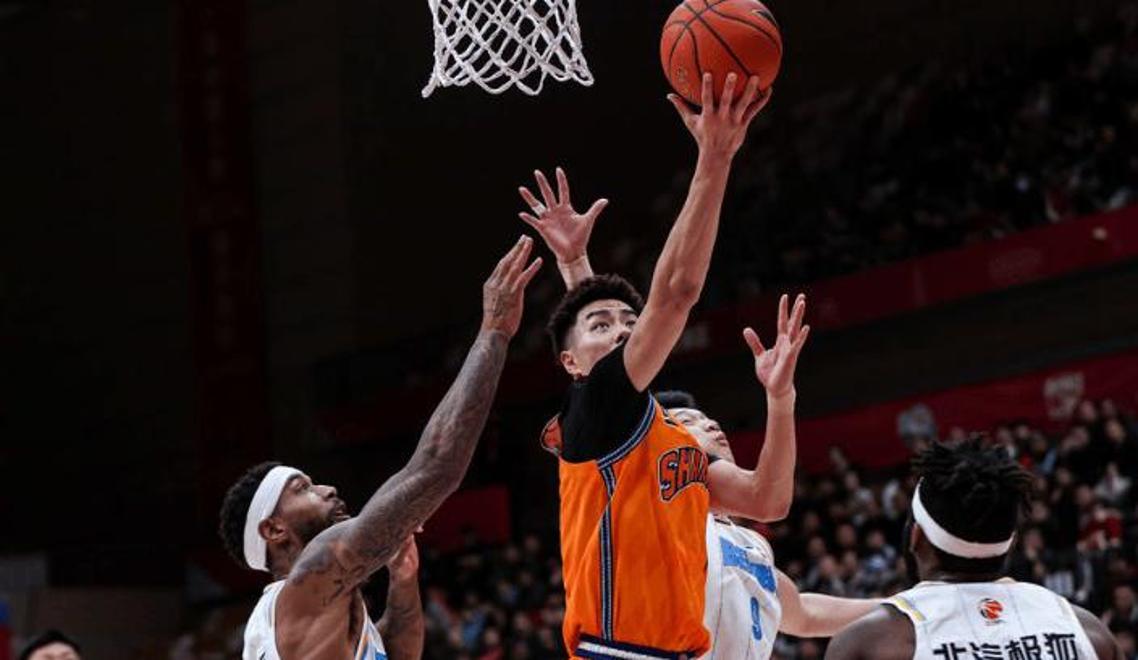 辽宁队横扫鹈鹕,王哲林状态火热 辽宁队横扫鹈鹕,王哲林状态火热