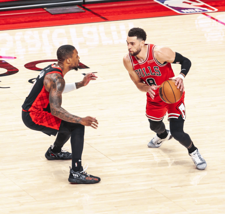 四川队险胜新疆队,拉文状态火热 四川队险胜新疆队,拉文状态火热