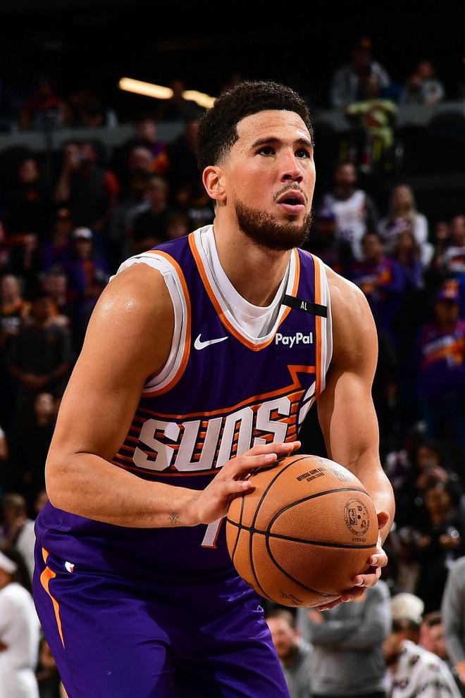 开云体育平台APP-广东队横扫76人，布克扛起全队