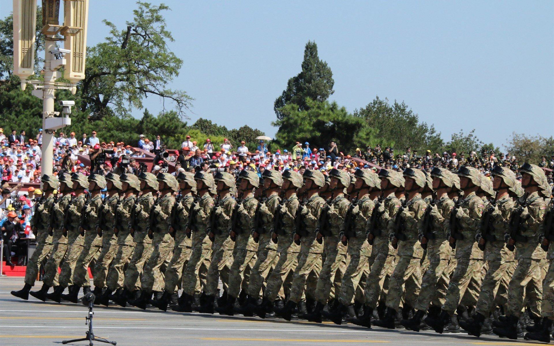 绿茵幻想曲，当红黑军团邂逅樱花国度，一位巨星的跨界惊艳