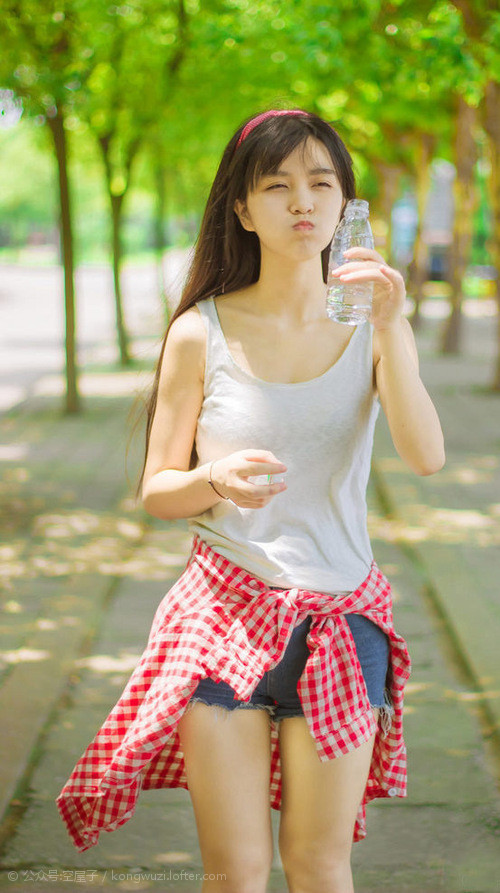 足球世界双奇观,孙兴慜英雄泪洒战场,新西兰巨人扼杀郁金香